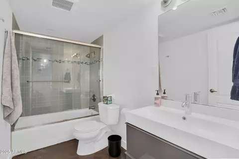 Bath - 1233 E Desert Cove Ave, Phoenix, AZ 85020 photo 2 of 2
