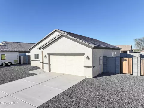 14574 S Diablo Rd, Arizona City, AZ 85123
