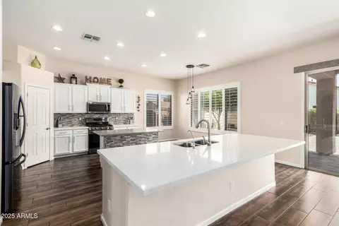 Kitchen - 4095 E Harrison St, Gilbert, AZ 85295 photo 4 of 5