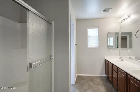 Bath - 2909 S Hansen Dr, Gilbert, AZ 85295 photo 2 of 3