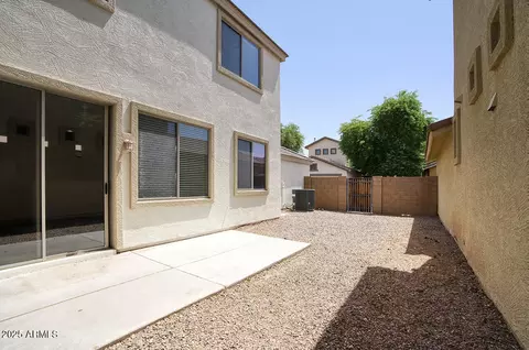 Exterior - 2909 S Hansen Dr, Gilbert, AZ 85295 photo 2 of 6