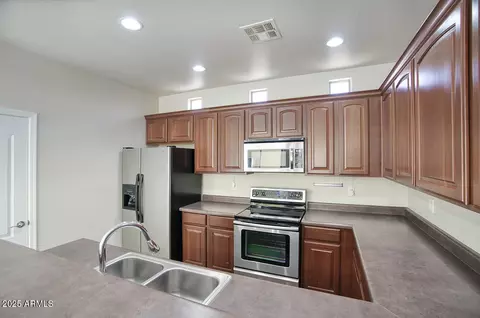 Kitchen - 2909 S Hansen Dr, Gilbert, AZ 85295 photo 2 of 2