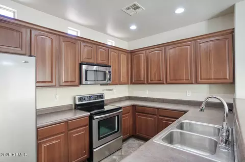 Kitchen - 2909 S Hansen Dr, Gilbert, AZ 85295 photo 1 of 2
