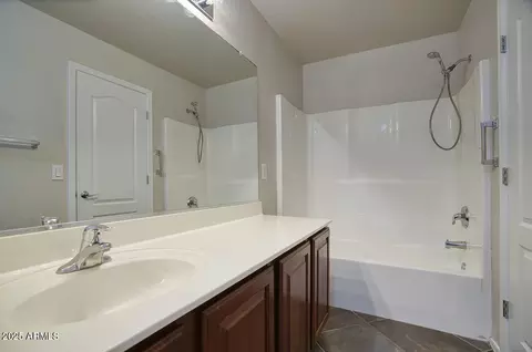 Bath - 2909 S Hansen Dr, Gilbert, AZ 85295 photo 3 of 3