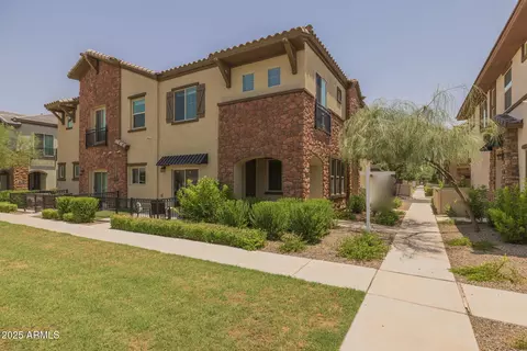 2746 S Decatur Dr #102, Gilbert, AZ 85295