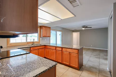 Kitchen - 4635 W Libby St, Glendale, AZ 85308 photo 2 of 2