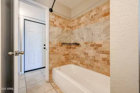 Bath - 4635 W Libby St, Glendale, AZ 85308 photo 1 of 2