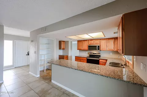 Kitchen - 4635 W Libby St, Glendale, AZ 85308 photo 1 of 2