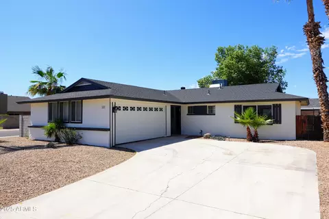 2523 E Larkspur Dr, Phoenix, AZ 85032