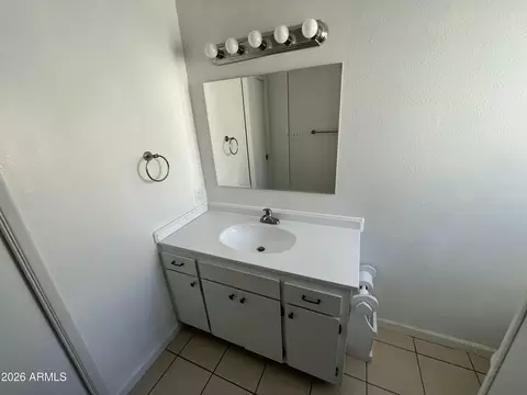 Bath - 490 S Ninth St, Globe, AZ 85501 photo 5 of 5