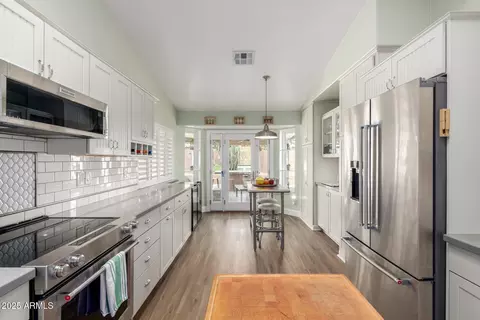 Kitchen - 4102 E Tonto St, Phoenix, AZ 85044 photo 6 of 9