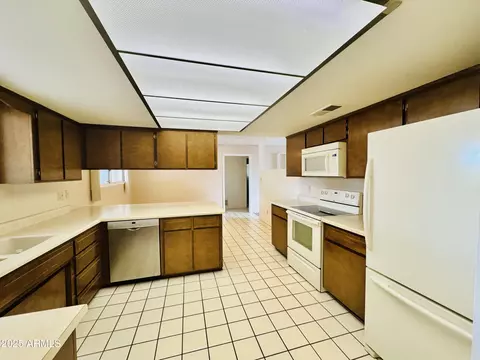 Kitchen - 710 E La Jolla Dr, Tempe, AZ 85282 photo 1 of 3