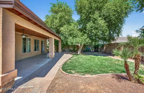 Exterior - 2930 W Carson Rd, Phoenix, AZ 85041 photo 3 of 4