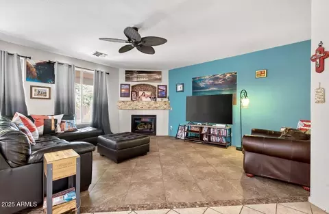 Living - 2930 W Carson Rd, Phoenix, AZ 85041 photo 2 of 2
