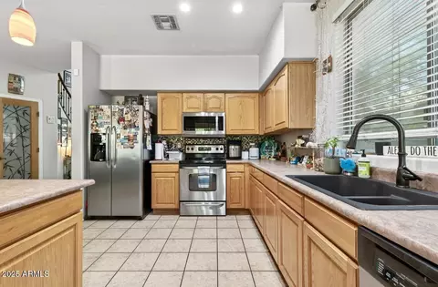 Kitchen - 2930 W Carson Rd, Phoenix, AZ 85041 photo 2 of 2