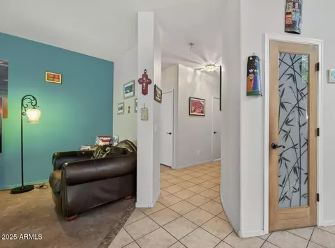 Entry Way - 2930 W Carson Rd, Phoenix, AZ 85041 photo 8 of 9