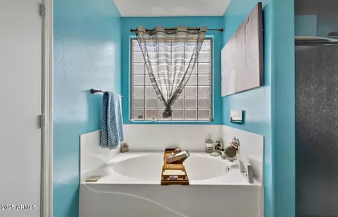 Bath - 2930 W Carson Rd, Phoenix, AZ 85041 photo 3 of 5
