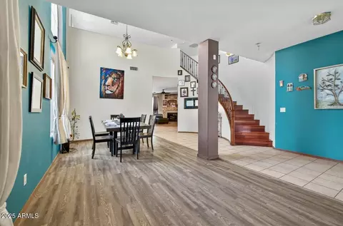 Entry Way - 2930 W Carson Rd, Phoenix, AZ 85041 photo 4 of 9