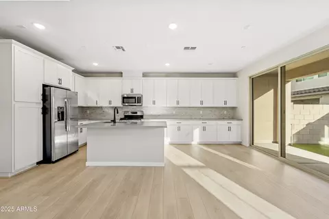 679 E Furness Dr #101, Gilbert, AZ 85297