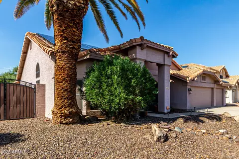 402 E Stonebridge Dr, Gilbert, AZ 85234 photo 3