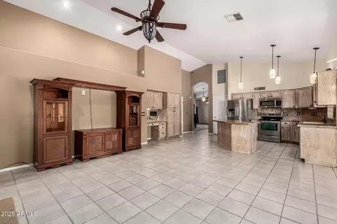 402 E Stonebridge Dr, Gilbert, AZ 85234 photo 9