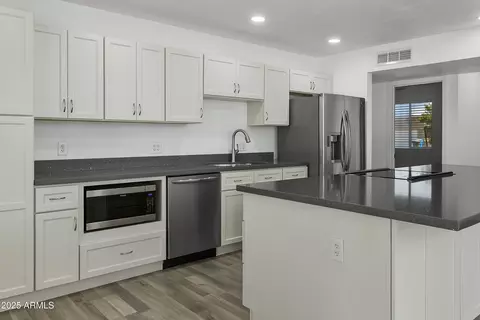 426 E Morrow Dr, Phoenix, AZ 85024 photo 9