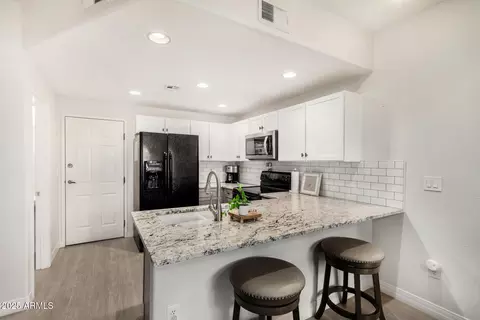 Kitchen - 3150 E Beardsley Rd #1062, Phoenix, AZ 85050 photo 1 of 4