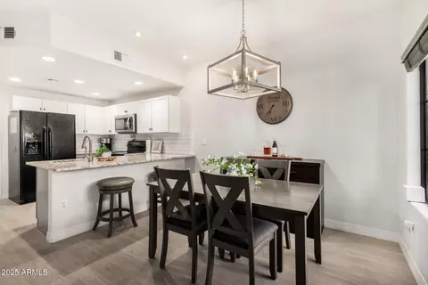 Dining - 3150 E Beardsley Rd #1062, Phoenix, AZ 85050 photo 2 of 2