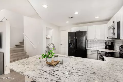 Kitchen - 3150 E Beardsley Rd #1062, Phoenix, AZ 85050 photo 2 of 4