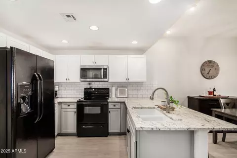 Kitchen - 3150 E Beardsley Rd #1062, Phoenix, AZ 85050 photo 3 of 4