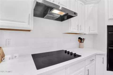 Kitchen - 4323 E Reins Rd, Gilbert, AZ 85297 photo 4 of 5