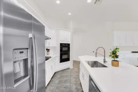 Kitchen - 4323 E Reins Rd, Gilbert, AZ 85297 photo 3 of 5