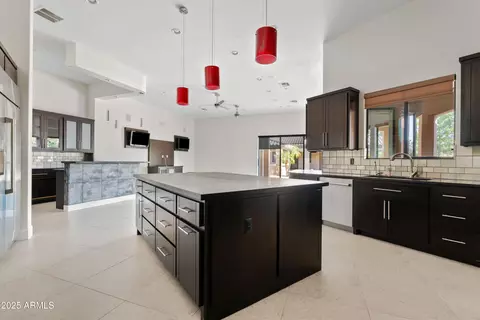 Kitchen - 2815 E Arrowhead Trl, Gilbert, AZ 85297 photo 3 of 7