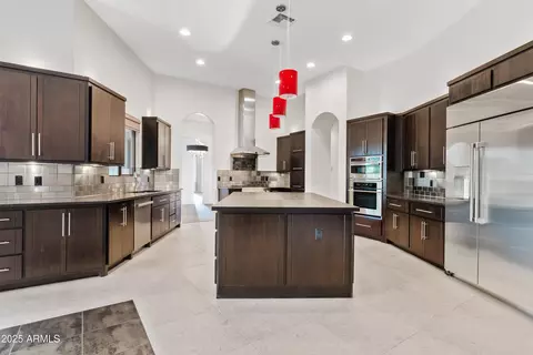 Kitchen - 2815 E Arrowhead Trl, Gilbert, AZ 85297 photo 4 of 7