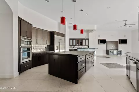 Kitchen - 2815 E Arrowhead Trl, Gilbert, AZ 85297 photo 2 of 7