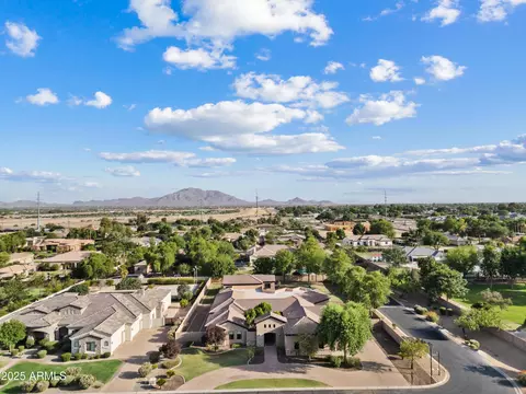 View/Area - 2815 E Arrowhead Trl, Gilbert, AZ 85297 photo 1 of 4