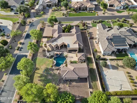 View/Area - 2815 E Arrowhead Trl, Gilbert, AZ 85297 photo 2 of 4