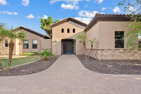 Exterior - 2815 E Arrowhead Trl, Gilbert, AZ 85297 photo 3 of 8