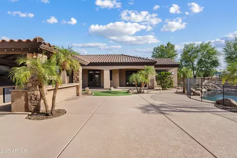 Exterior - 2815 E Arrowhead Trl, Gilbert, AZ 85297 photo 5 of 8