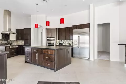 Kitchen - 2815 E Arrowhead Trl, Gilbert, AZ 85297 photo 6 of 7