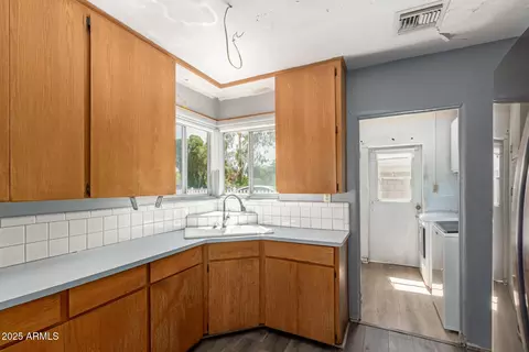 1300 E Meadowbrook Ave, Phoenix, AZ 85014 photo 7