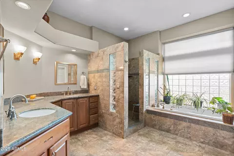 Bath - 2715 E Vista Dr, Phoenix, AZ 85032 photo 1 of 2