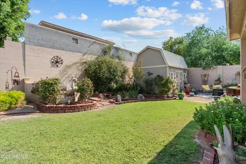 Exterior - 2715 E Vista Dr, Phoenix, AZ 85032 photo 7 of 9