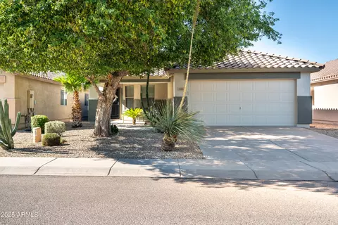 1126 W Oak Tree Ln, San Tan Valley, AZ 85143