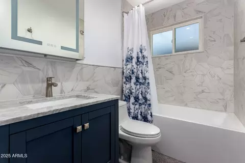 Bath - 6032 N 8th St, Phoenix, AZ 85014 photo 2 of 2