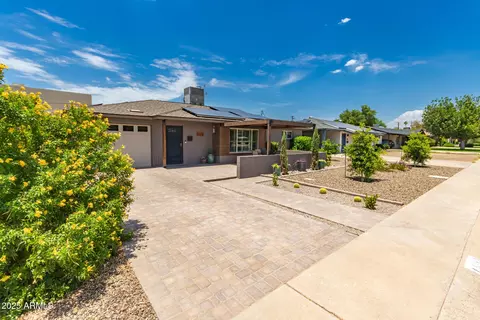 Exterior - 6032 N 8th St, Phoenix, AZ 85014 photo 2 of 8