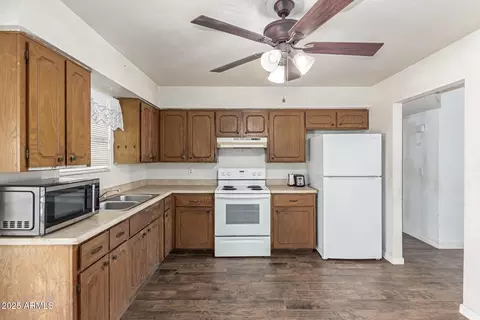 8618 S 9th Pl, Phoenix, AZ 85042 photo 6