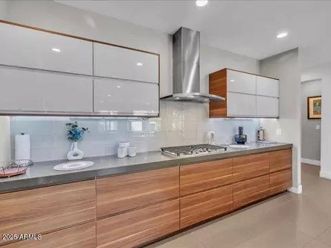Kitchen - 1010 E Pierson St, Phoenix, AZ 85014 photo 6 of 9