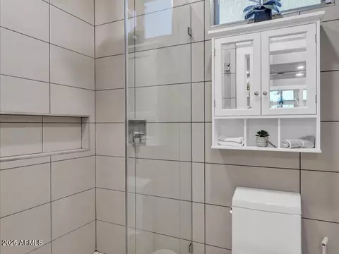 Bath - 1010 E Pierson St, Phoenix, AZ 85014 photo 11 of 11