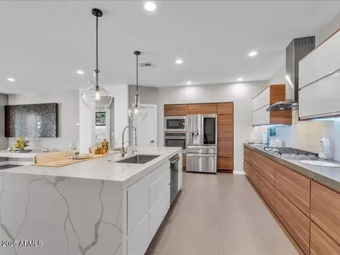Kitchen - 1010 E Pierson St, Phoenix, AZ 85014 photo 3 of 9